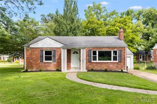 63 Turf Court, Webster Groves, MO 63119