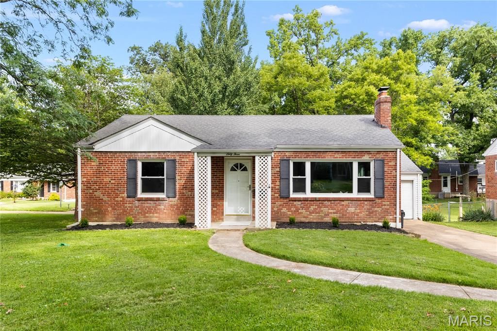 63 Turf Court, Webster Groves, MO 63119