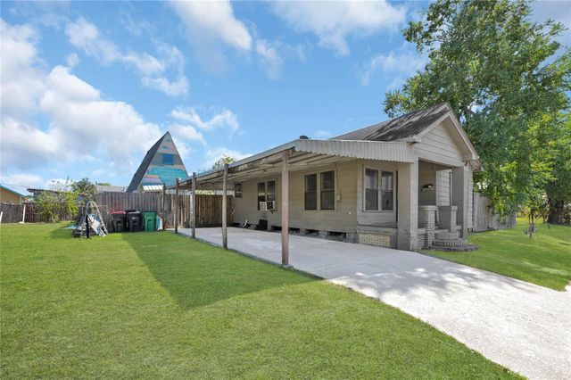 720 Yupon Street, Baytown, TX 77520
