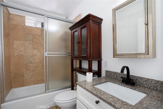 135 E 60th Street, Los Angeles, CA 90003