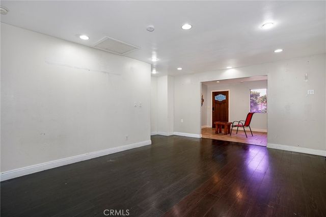 135 E 60th Street, Los Angeles, CA 90003