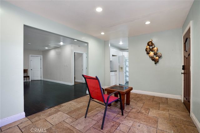 135 E 60th Street, Los Angeles, CA 90003