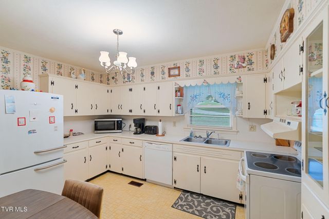 390 Main Street, Mosheim, TN 37818