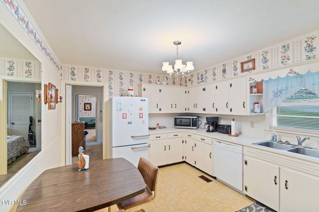 390 Main Street, Mosheim, TN 37818