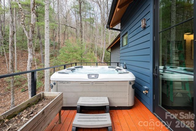 208 Glenroy Court, Flat Rock, NC 28731