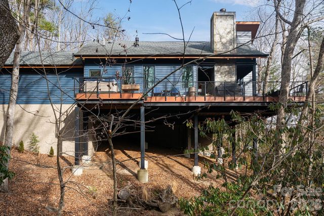 208 Glenroy Court, Flat Rock, NC 28731