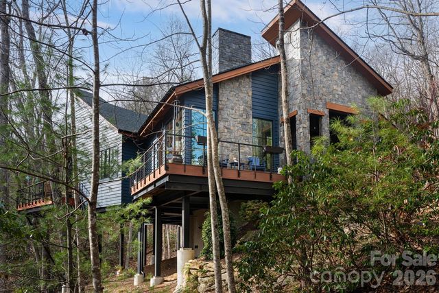 208 Glenroy Court, Flat Rock, NC 28731