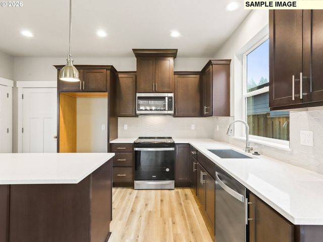 2343 E OTTER Loop 28, La Center, WA 98629
