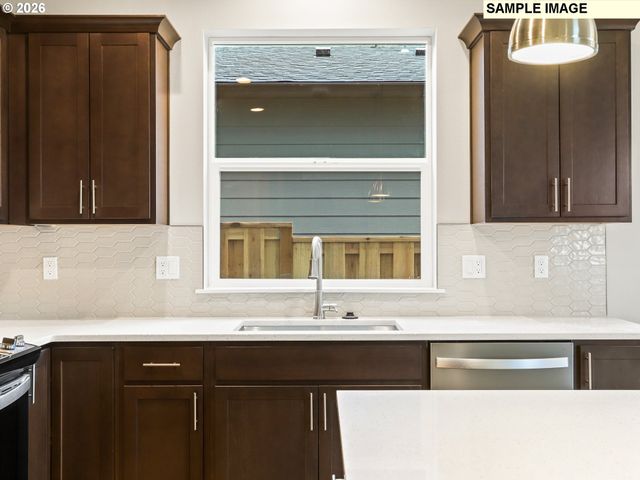 2343 E OTTER Loop 28, La Center, WA 98629
