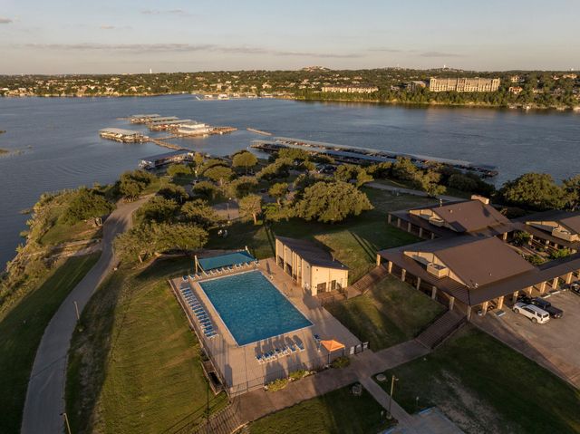 160 Lakefront DR, Point Venture, TX 78645