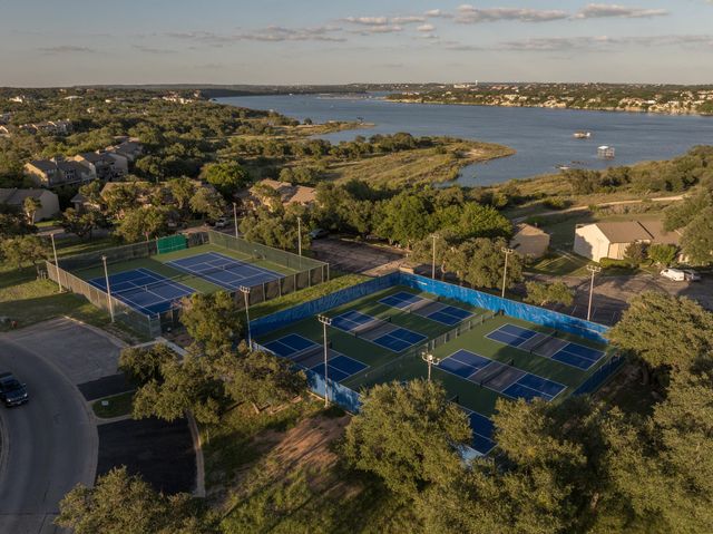 160 Lakefront DR, Point Venture, TX 78645