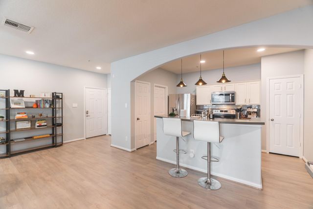 6607 Lake Woodlands Drive 312, The Woodlands, TX 77382