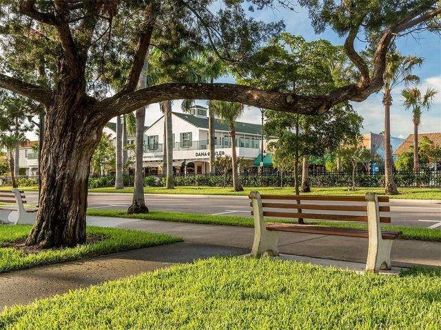 1215 MANGO AVENUE, Venice, FL 34285