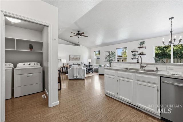 3124 Parkview Way, Nampa, ID 83687