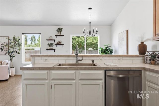 3124 Parkview Way, Nampa, ID 83687