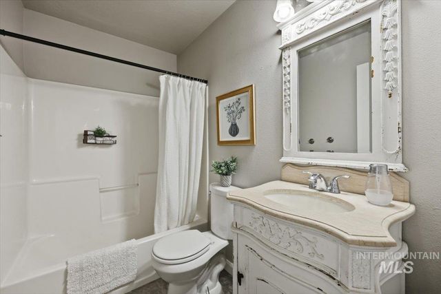 3124 Parkview Way, Nampa, ID 83687