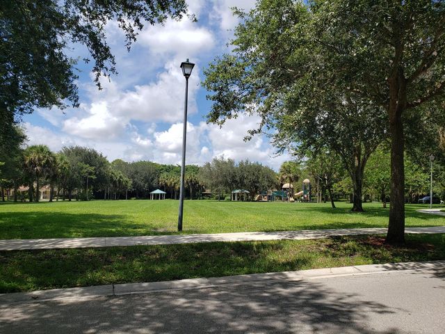 1445 E Bexley Park Drive, Delray Beach, FL 33445