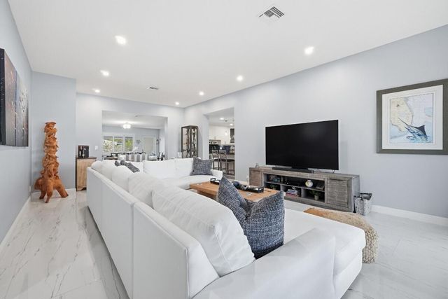 380 SE 5th Avenue, Pompano Beach, FL 33060