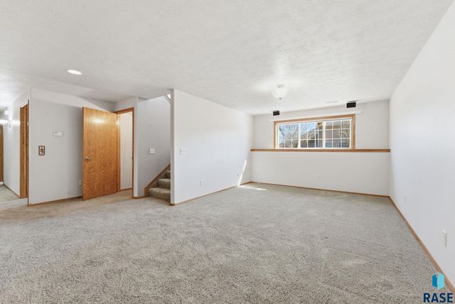 3400 S Alpine Ave Avenue, Sioux Falls, SD 57110