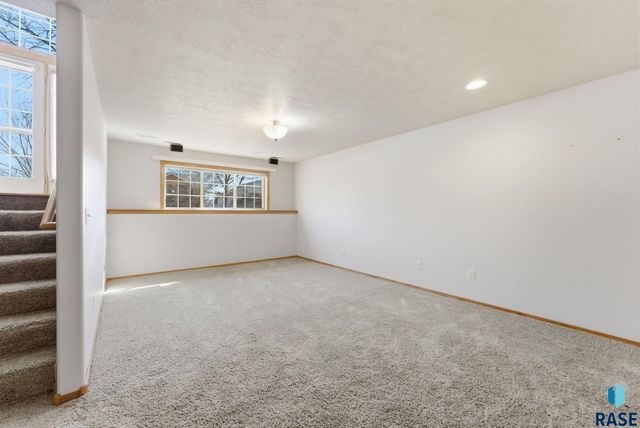 3400 S Alpine Ave Avenue, Sioux Falls, SD 57110