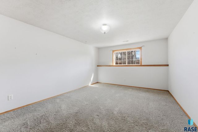 3400 S Alpine Ave Avenue, Sioux Falls, SD 57110