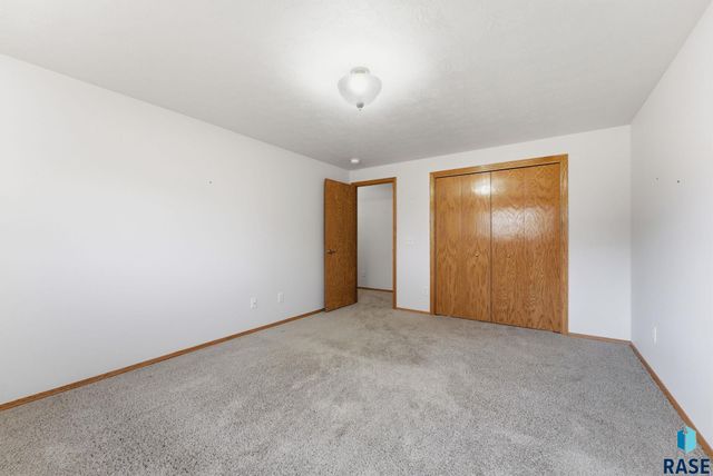 3400 S Alpine Ave Avenue, Sioux Falls, SD 57110