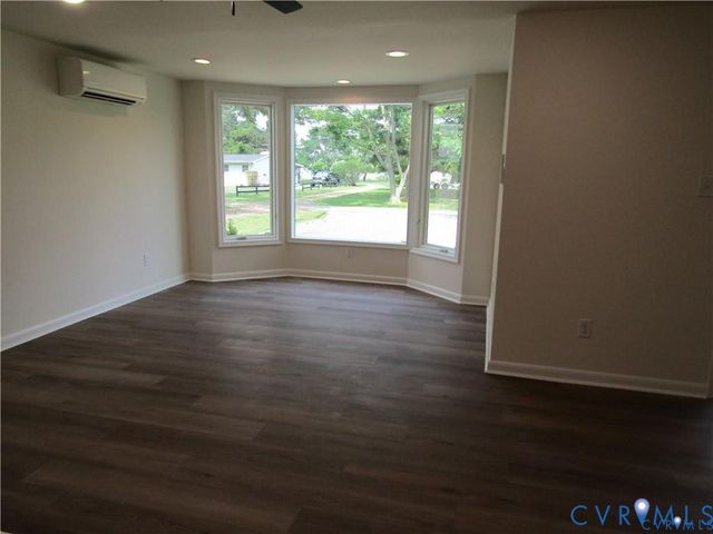 135 Trudie Dr, Center Cross, VA 22437