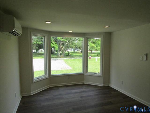 135 Trudie Dr, Center Cross, VA 22437