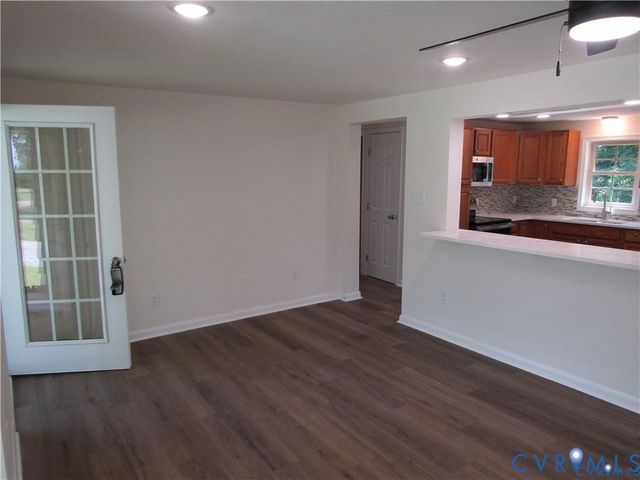 135 Trudie Dr, Center Cross, VA 22437