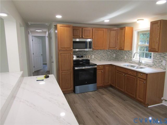 135 Trudie Dr, Center Cross, VA 22437