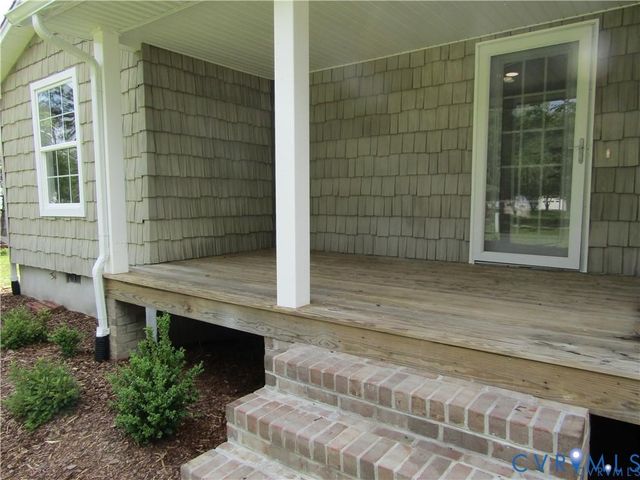 135 Trudie Dr, Center Cross, VA 22437