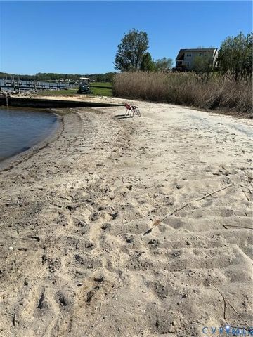 135 Trudie Dr, Center Cross, VA 22437