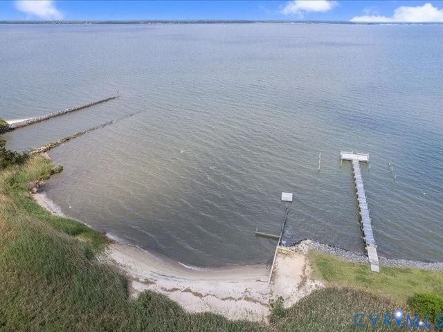 135 Trudie Dr, Center Cross, VA 22437