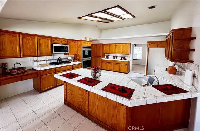 20230 Quail Run Road, Apple Valley, CA 92308