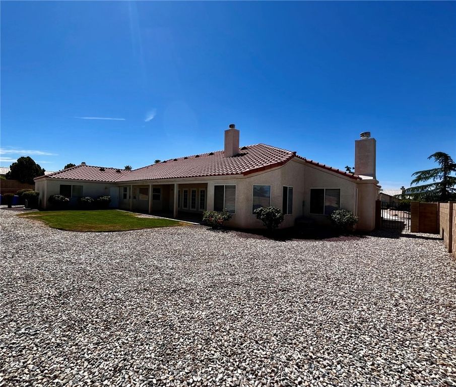 Image 10 of property listing at 20230 Quail Run Road, Apple Valley, CA 92308