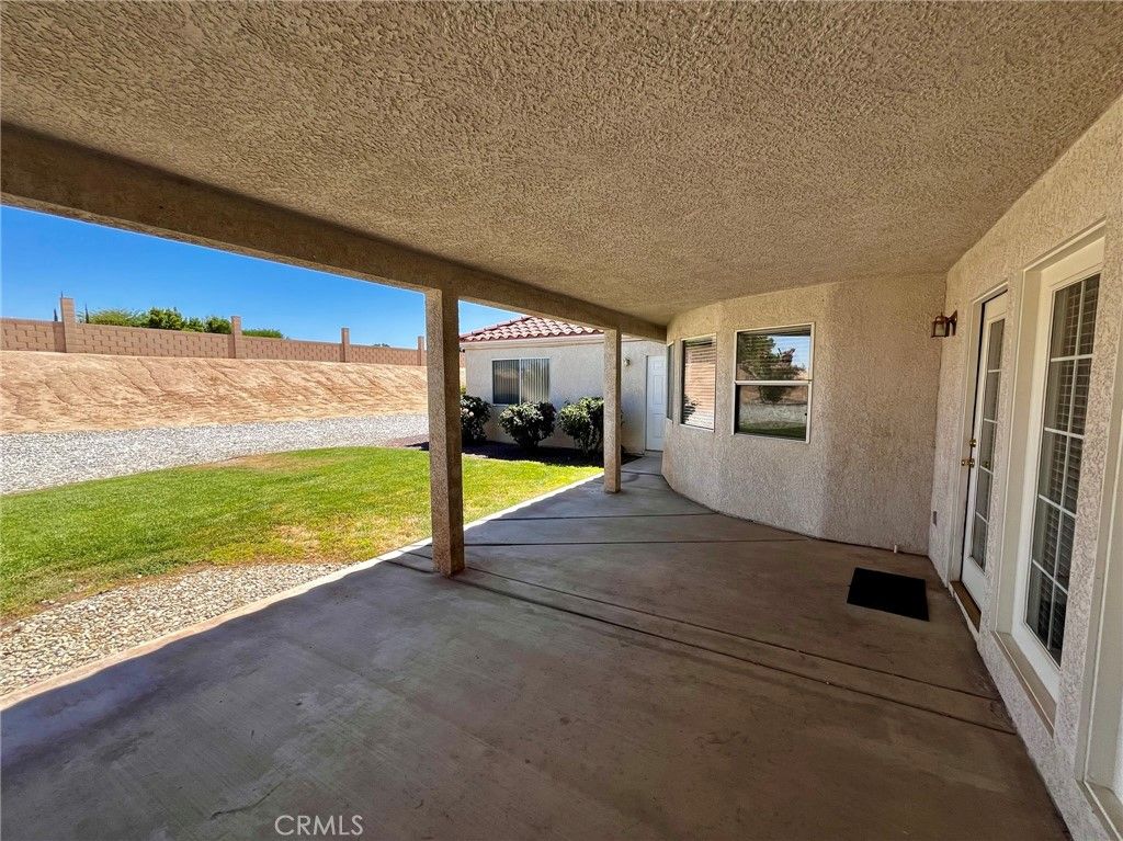 Image 11 of property listing at 20230 Quail Run Road, Apple Valley, CA 92308