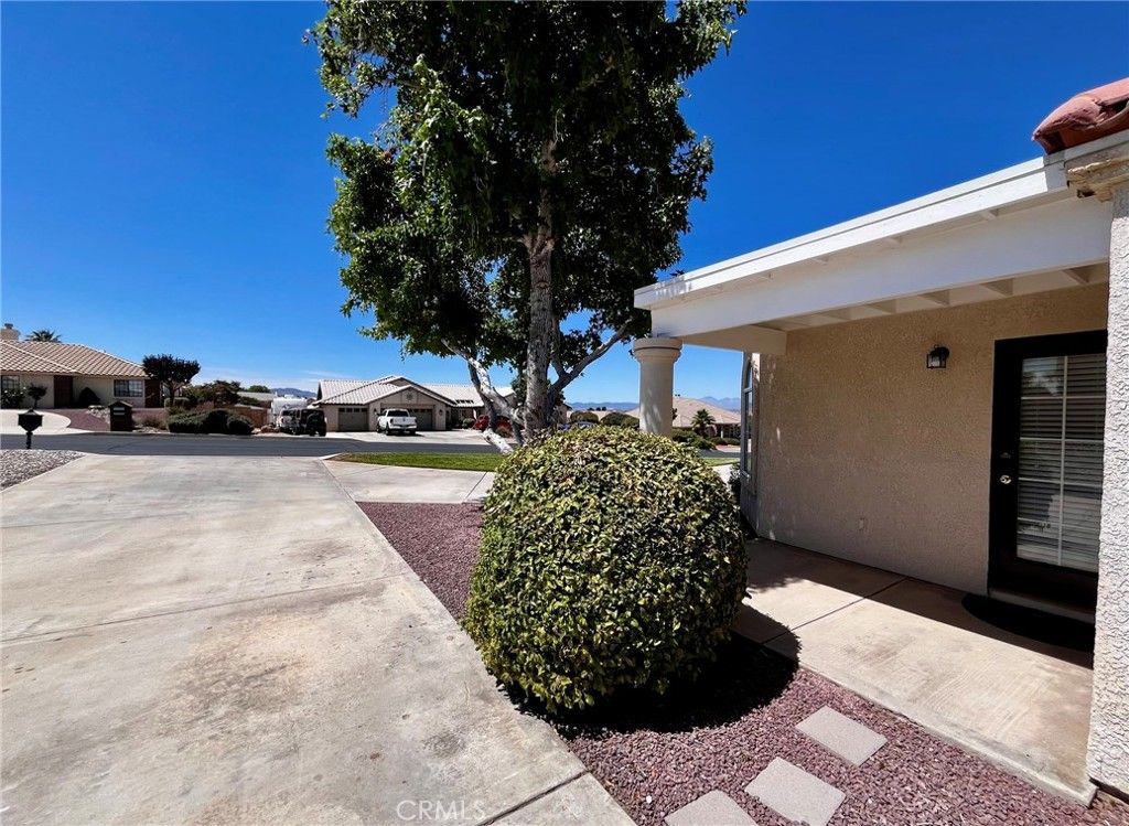 Image 15 of property listing at 20230 Quail Run Road, Apple Valley, CA 92308
