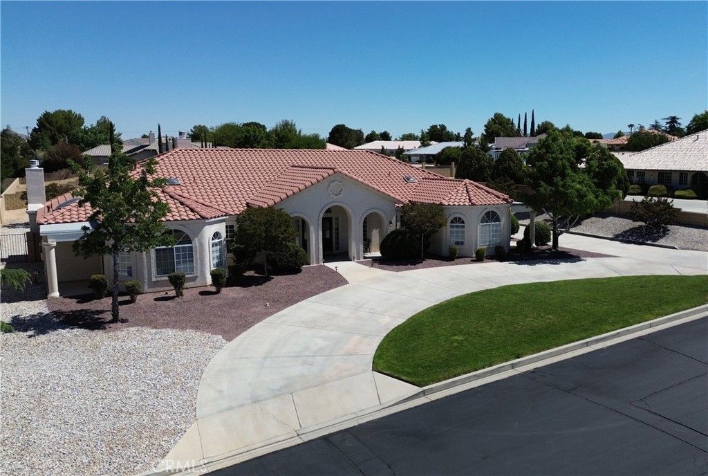 Image 2 of property listing at 20230 Quail Run Road, Apple Valley, CA 92308