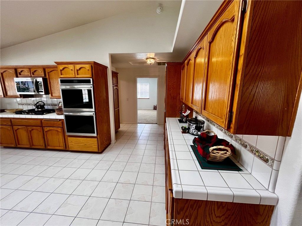 Image 34 of property listing at 20230 Quail Run Road, Apple Valley, CA 92308