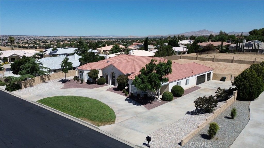 Image 5 of property listing at 20230 Quail Run Road, Apple Valley, CA 92308