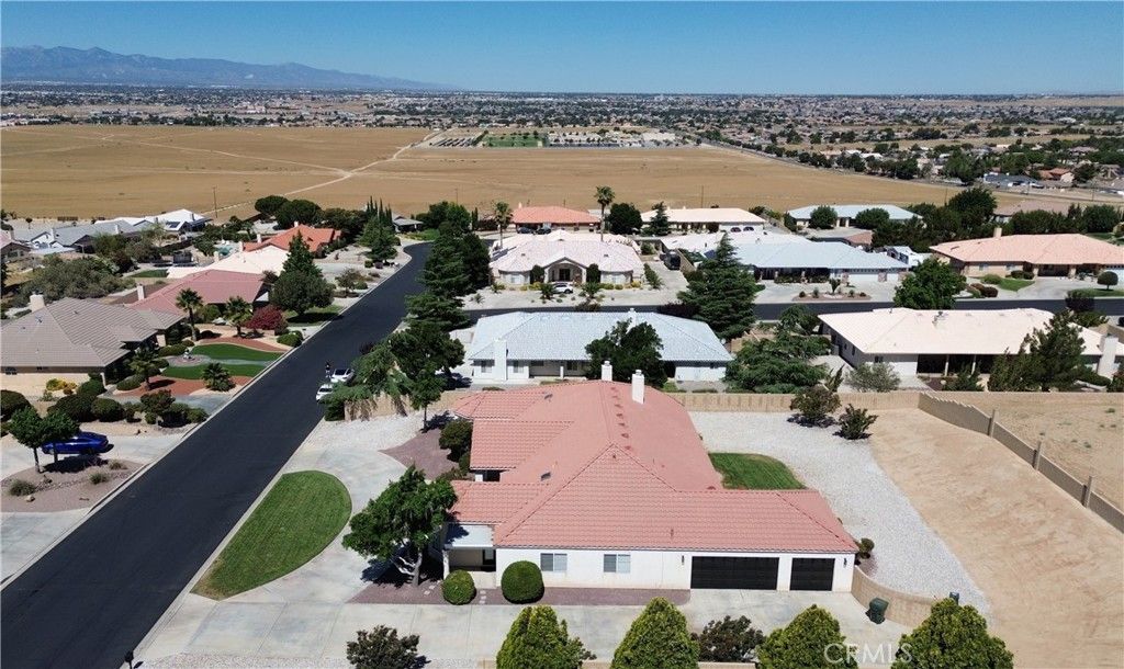 Image 6 of property listing at 20230 Quail Run Road, Apple Valley, CA 92308