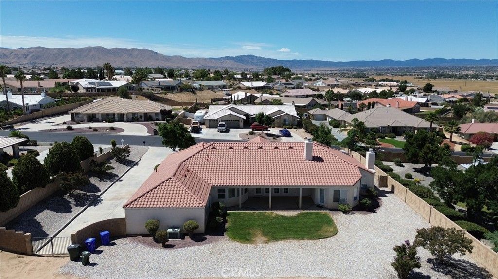 Image 7 of property listing at 20230 Quail Run Road, Apple Valley, CA 92308