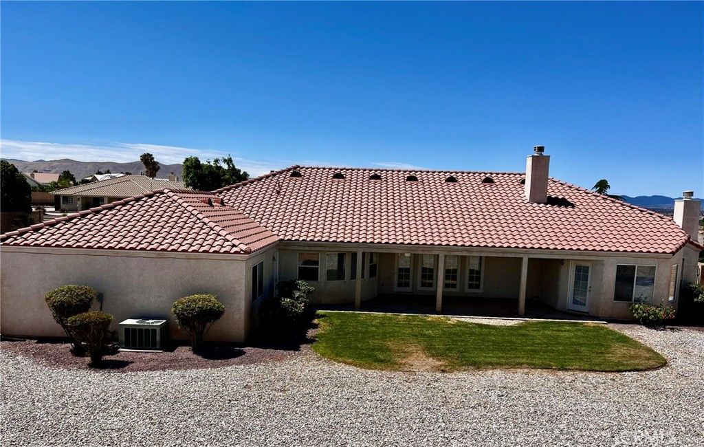 Image 9 of property listing at 20230 Quail Run Road, Apple Valley, CA 92308