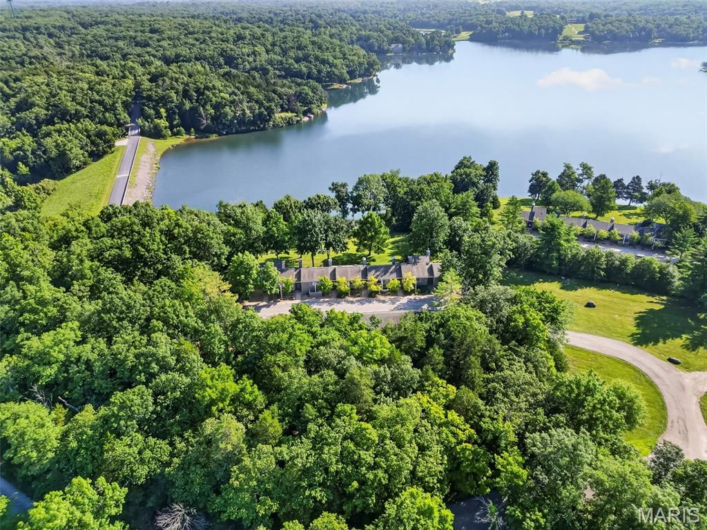 15 Lionshead Ridge Drive, Innsbrook, MO 63390