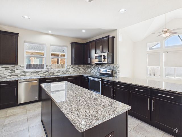 310 Hibiscus DR, Hutto, TX 78634