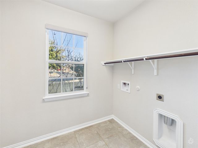 310 Hibiscus DR, Hutto, TX 78634