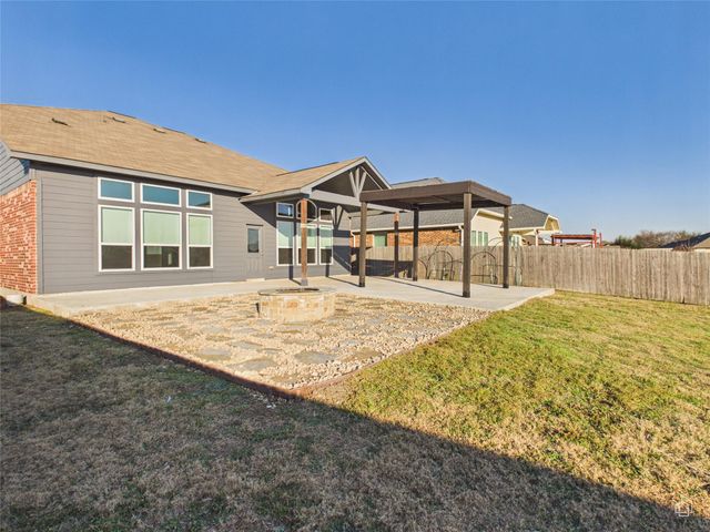 310 Hibiscus DR, Hutto, TX 78634