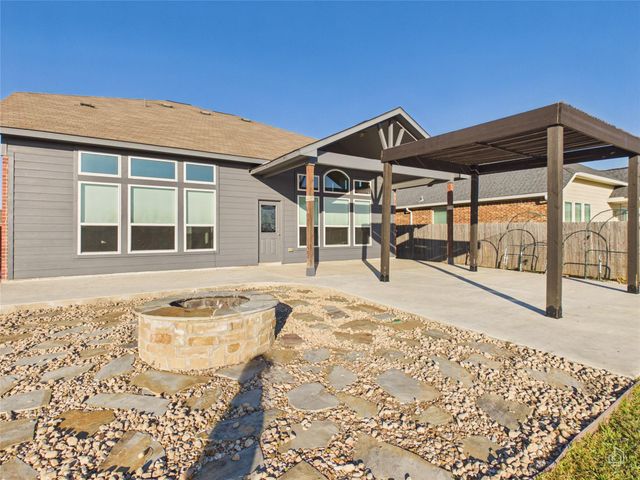 310 Hibiscus DR, Hutto, TX 78634