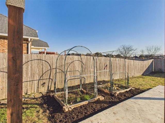 310 Hibiscus DR, Hutto, TX 78634