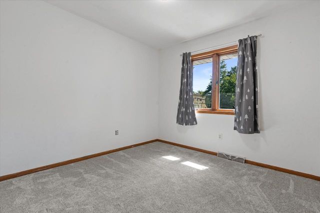1415 S 167th STREET, New Berlin, WI 53151